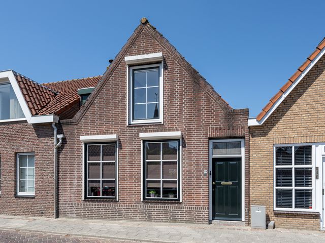 Zuiddijk 10, Nieuwe-Tonge