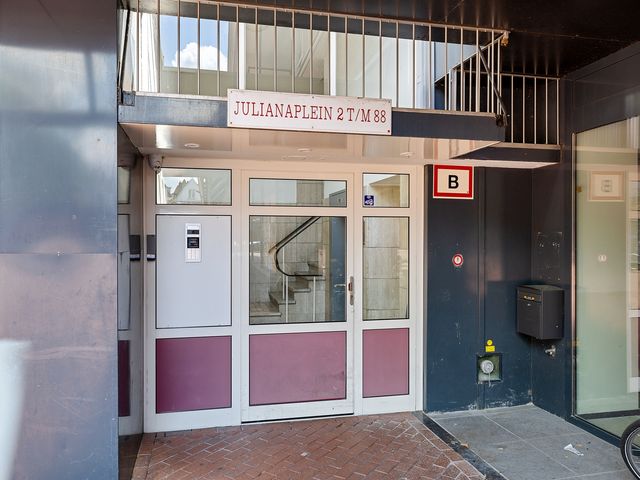 Julianaplein 64, Bussum
