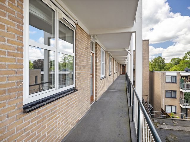 Julianaplein 64, Bussum