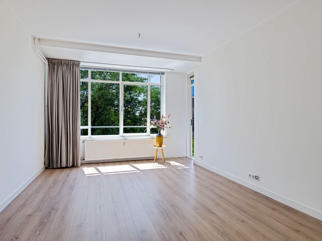 Julianaplein 64, Bussum