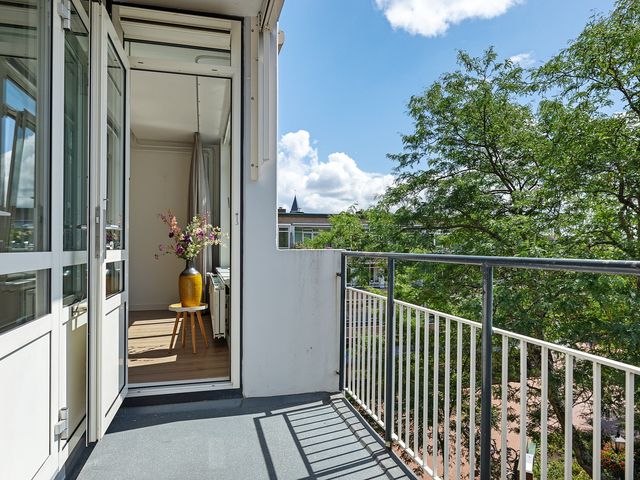 Julianaplein 64, Bussum