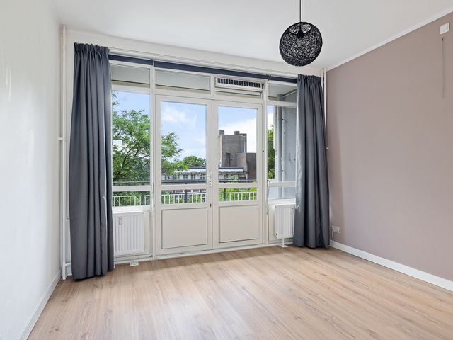 Julianaplein 64, Bussum