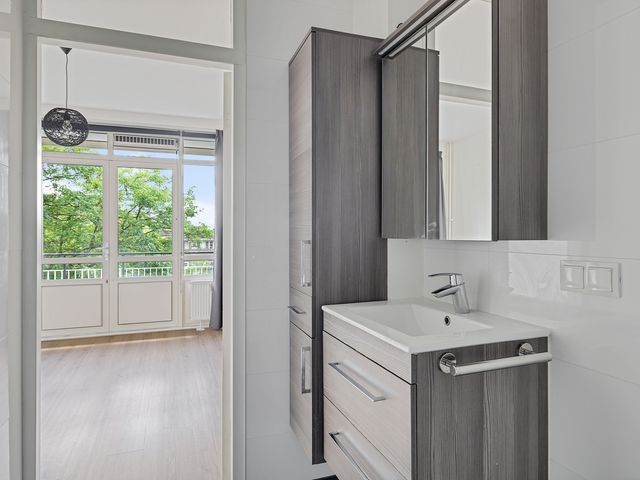 Julianaplein 64, Bussum