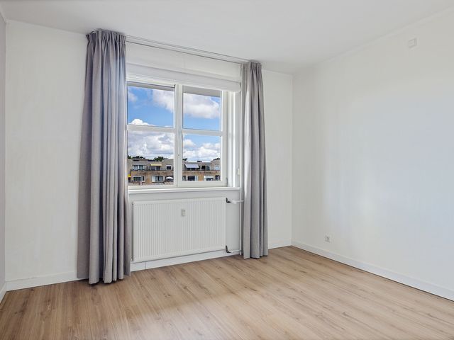 Julianaplein 64, Bussum