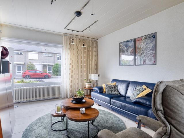 Van Lenneplaan 11, Roosendaal