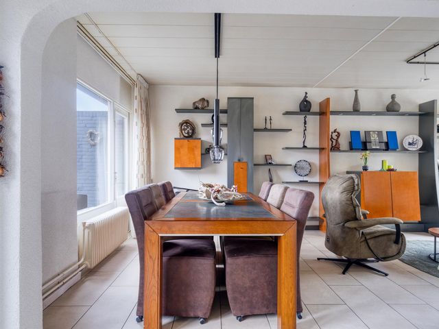 Van Lenneplaan 11, Roosendaal