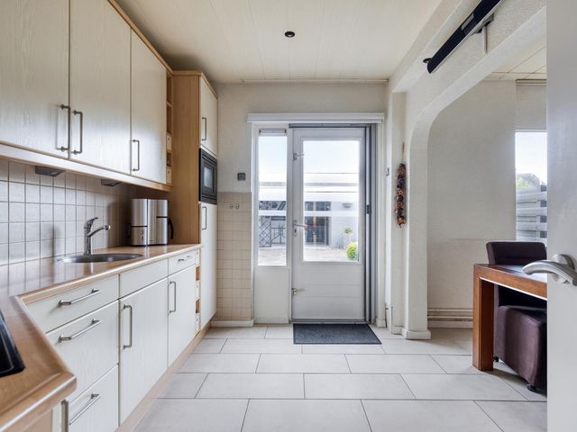 Van Lenneplaan 11, Roosendaal