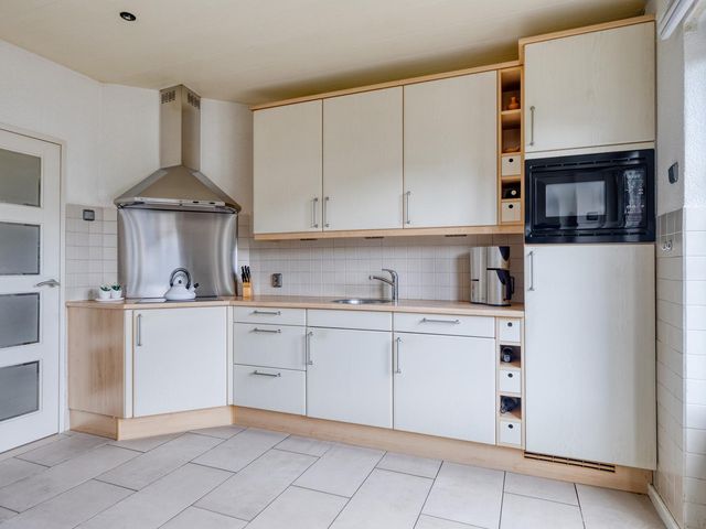 Van Lenneplaan 11, Roosendaal