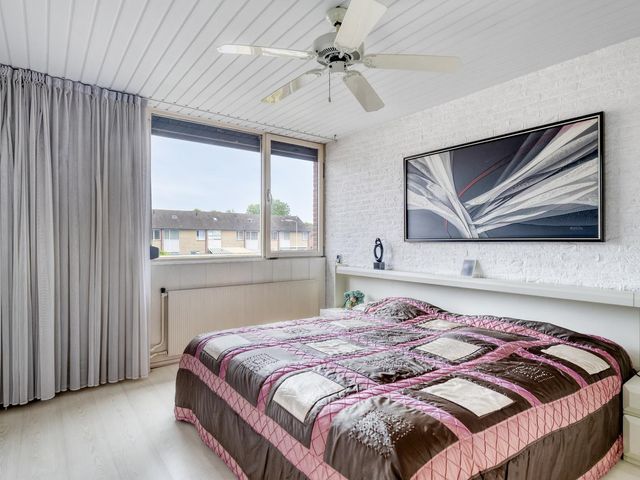 Van Lenneplaan 11, Roosendaal