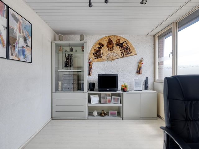 Van Lenneplaan 11, Roosendaal