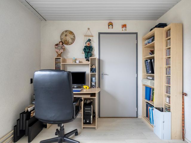Van Lenneplaan 11, Roosendaal