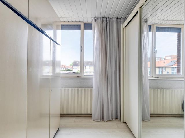 Van Lenneplaan 11, Roosendaal