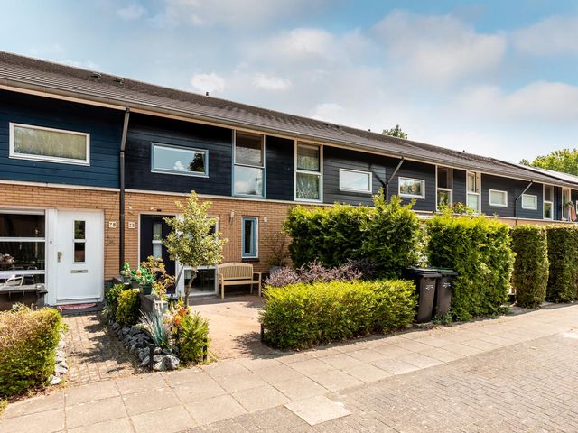 Januaristraat 26, Almere