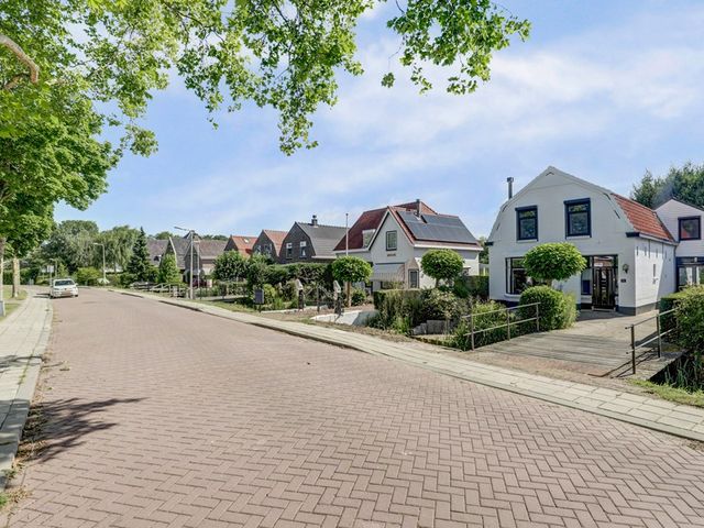 Nieuwestraat 72, Strijen
