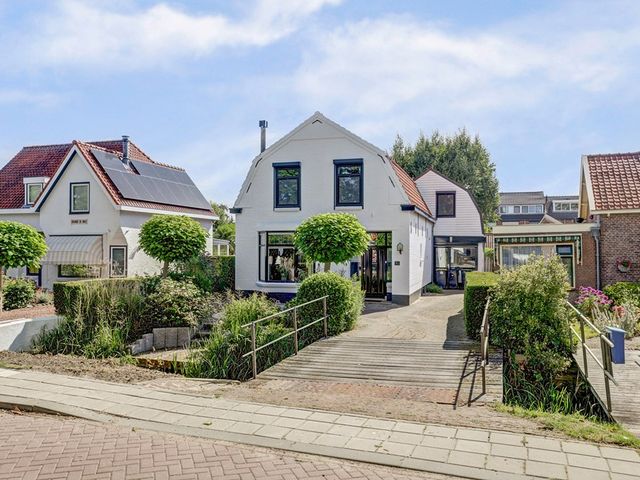 Nieuwestraat 72, Strijen