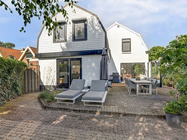 Nieuwestraat 72, Strijen