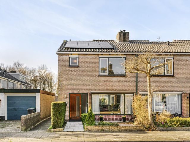 van Wassenaarstraat 1, Warmond