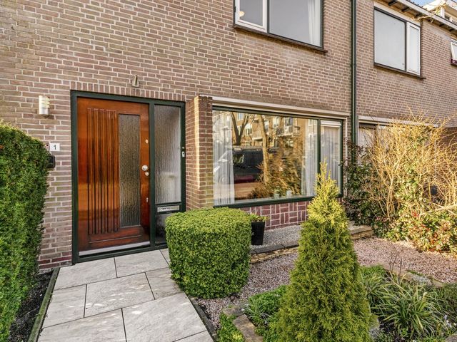 van Wassenaarstraat 1, Warmond