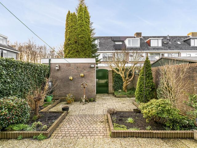 van Wassenaarstraat 1, Warmond
