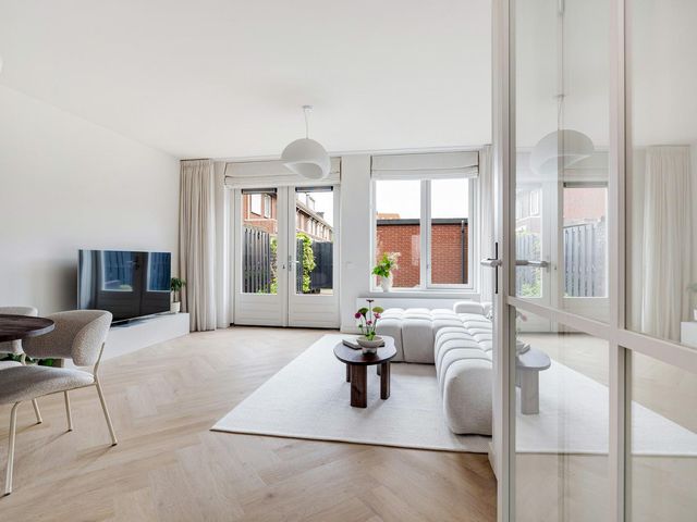 Regenboog 312, Rhoon