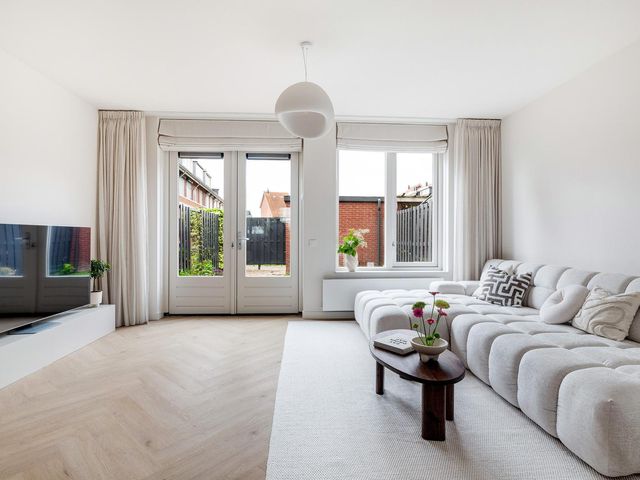 Regenboog 312, Rhoon