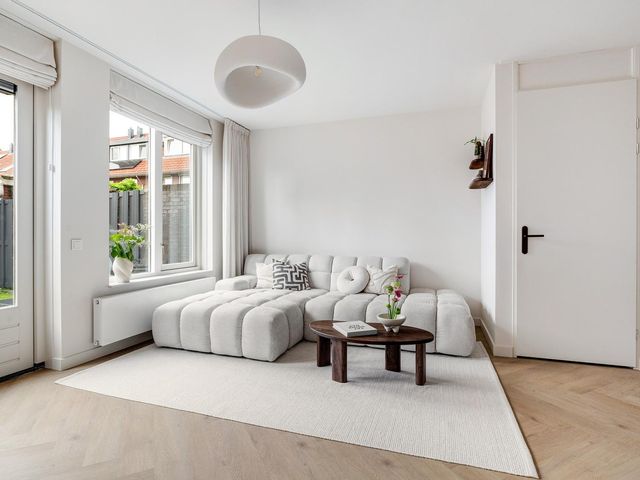 Regenboog 312, Rhoon