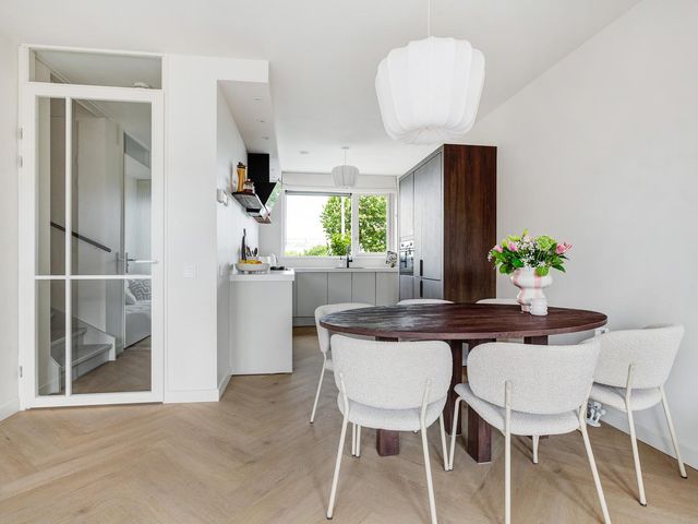 Regenboog 312, Rhoon