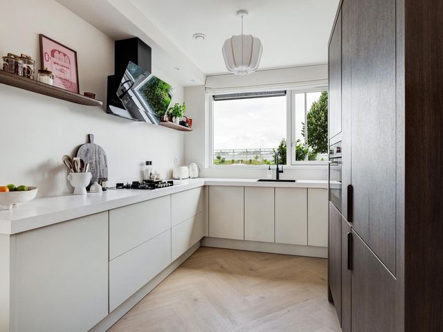 Regenboog 312, Rhoon