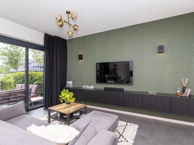Zandsteen 97, Hoorn