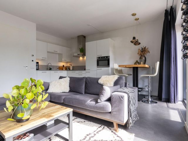 Zandsteen 97, Hoorn