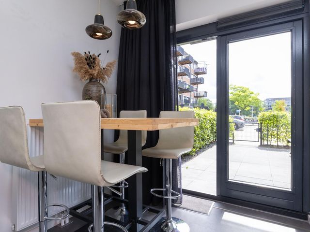 Zandsteen 97, Hoorn