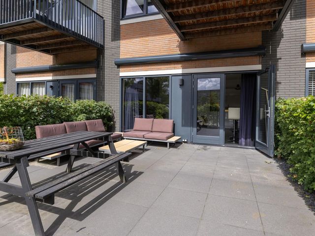 Zandsteen 97, Hoorn