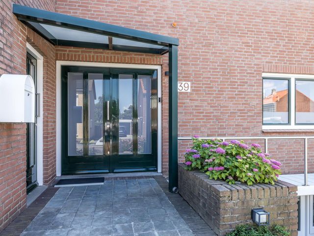 Oude Baan 39, Buchten