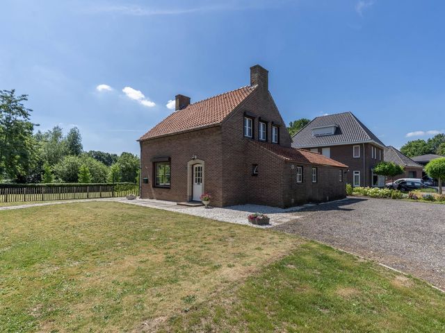 Grotestraat 110, Vierlingsbeek