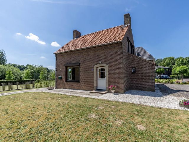 Grotestraat 110, Vierlingsbeek