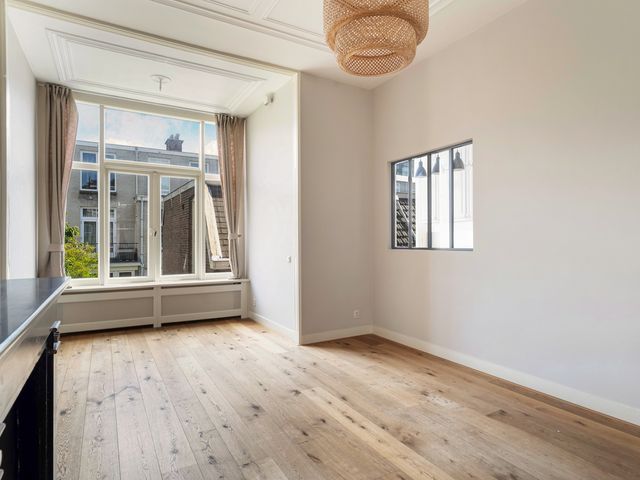 Van Loostraat 64, Den Haag