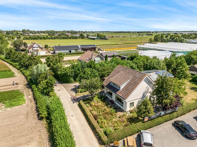 Wasbeeklaan 5, Warmond