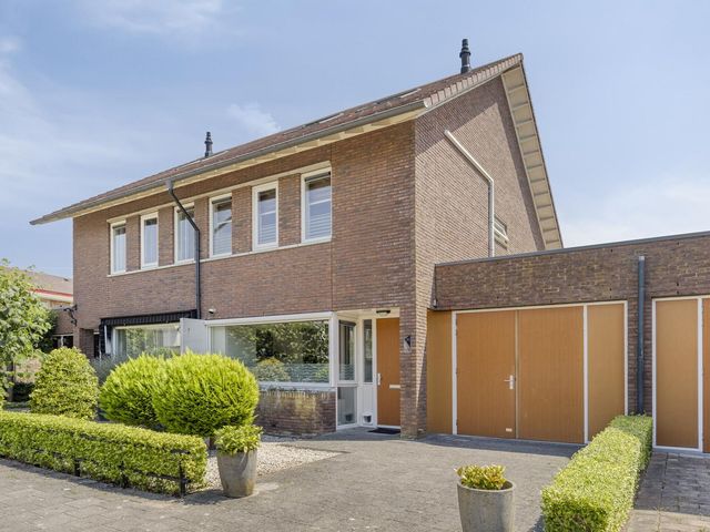 Kleefkruid 16, Puttershoek