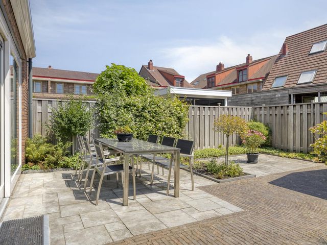 Kleefkruid 16, Puttershoek