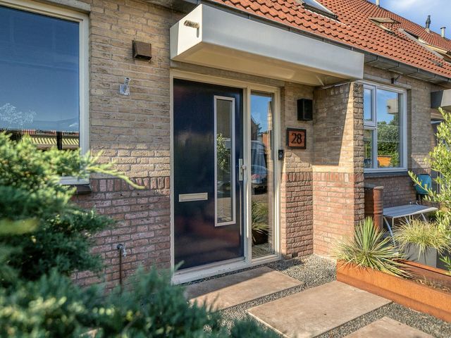 Meerkoetplaats 28, Numansdorp