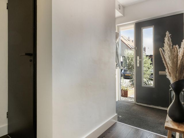 Meerkoetplaats 28, Numansdorp