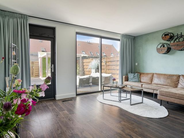 Meerkoetplaats 28, Numansdorp