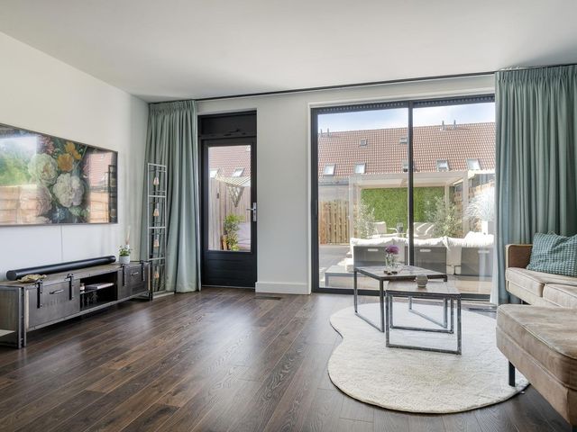 Meerkoetplaats 28, Numansdorp