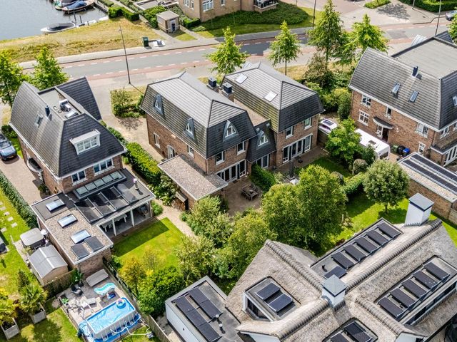 Multatulilaan 53, Voorschoten