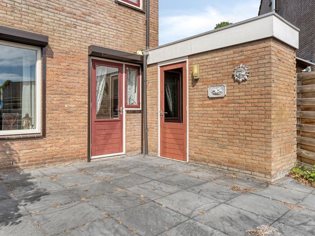 Melkweg 64, Oude-Tonge