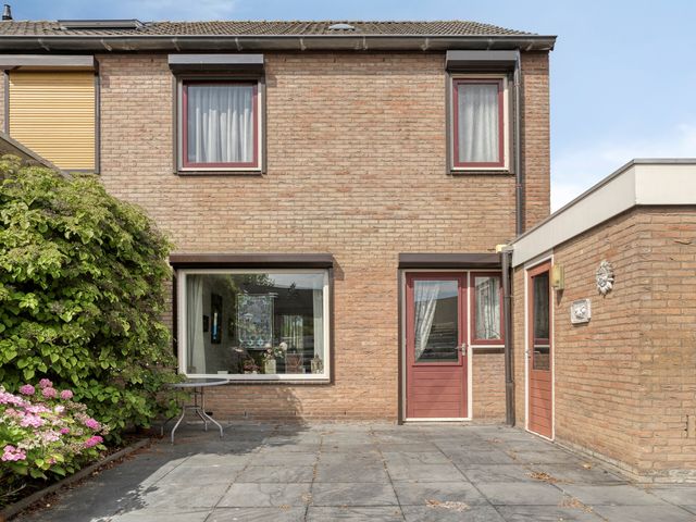 Melkweg 64, Oude-Tonge