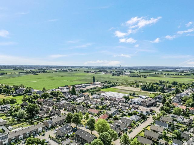 Burgemeester van Lyndenpark 35, Valburg