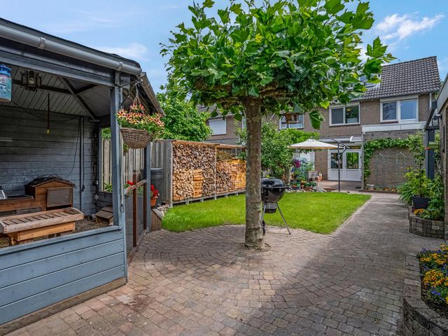 Burgemeester van Lyndenpark 35, Valburg