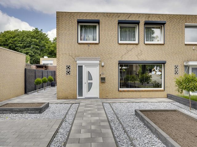 Bachstraat 20, Geleen