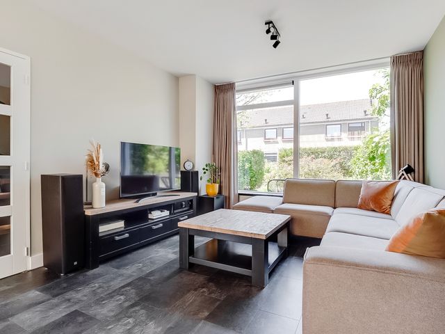 Klaverveld 4, Nieuw-Vennep